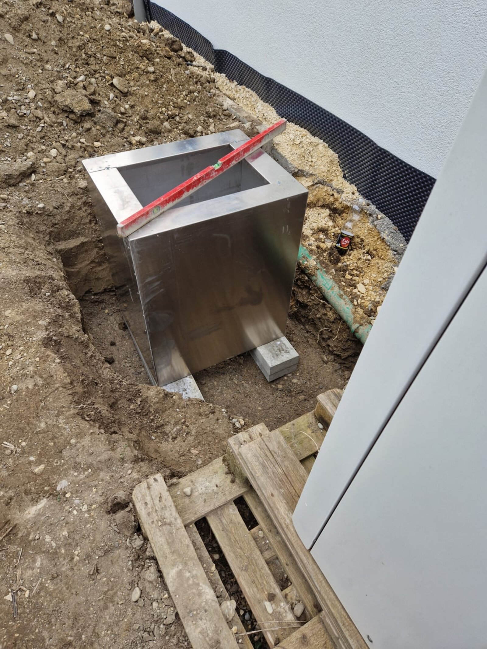 Fundament für eine Wärmepumpe im Rohbau